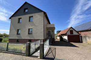 Viel Platz für Ihre Wohnideen: Familienhaus mit Charme und unverbaubarem Ausblick