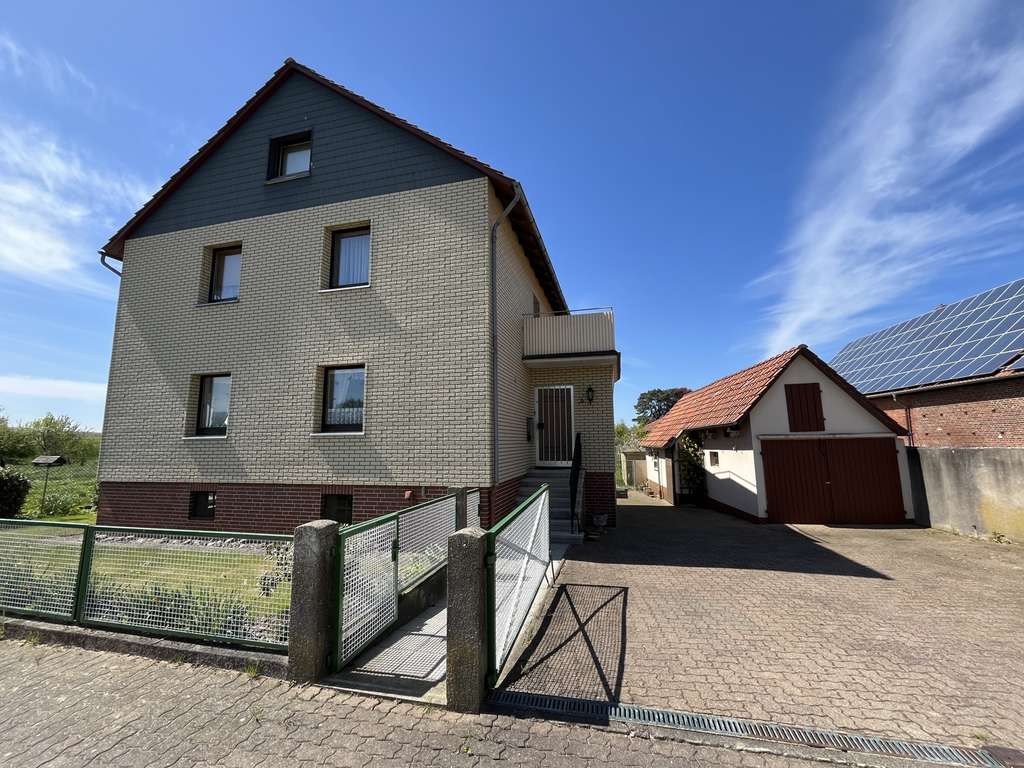 Immobilie in Coppenbrügge - Viel Platz für Ihre Wohnideen: Familienhaus mit Charme und unverbaubarem Ausblick - Bild 0