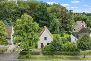 Charmantes Einfamilienhaus mit großzügigem Grundstück und Neubaupotenzial – Die vollständige Adresse der Immobilie erhältst du vom Anbieter., 28755 Schönebeck, Bremen – Vorschaubild 1