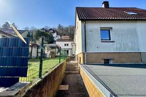 Charmante Doppelhaushälfte mit Anbau, viel Platz & großem Grundstück in Neustadt an der Weinstraße – Die vollständige Adresse der Immobilie erhältst du vom Anbieter., 67434 Kernstadt, Neustadt an der Weinstraße – Vorschaubild 2