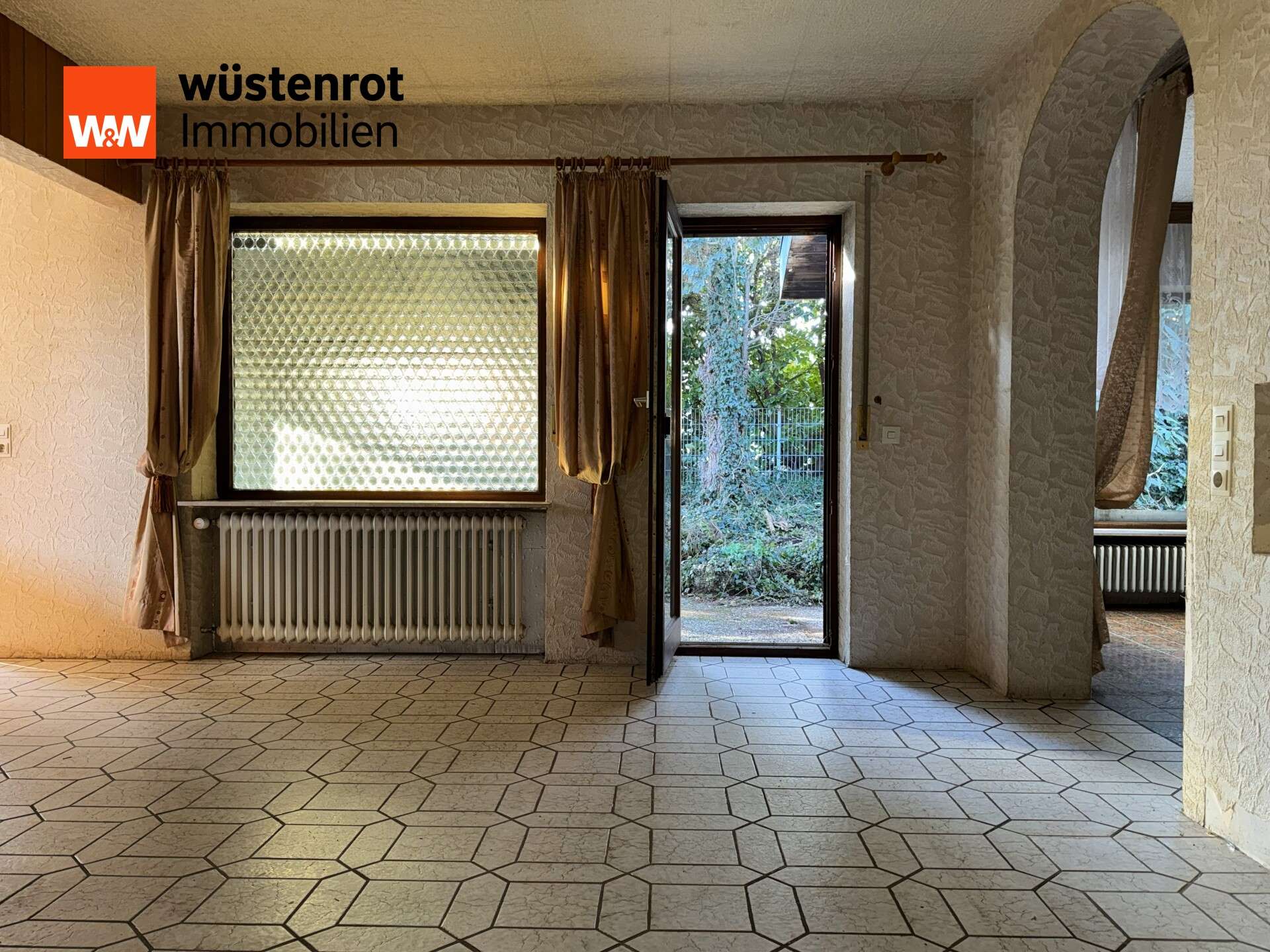 Immobilie in Rottweil - Retro-Flair mit Perspektive – Massiv gebautes Einfamilienhaus mit Einliegerwohnung - Bild 0