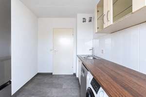 Helle, leerstehende 2-Zimmer-Wohnung in gutem Zustand mit sonnigem Balkon in Frankfurt-Eckenheim – 60435 Eckenheim, Frankfurt am Main – Vorschaubild 7
