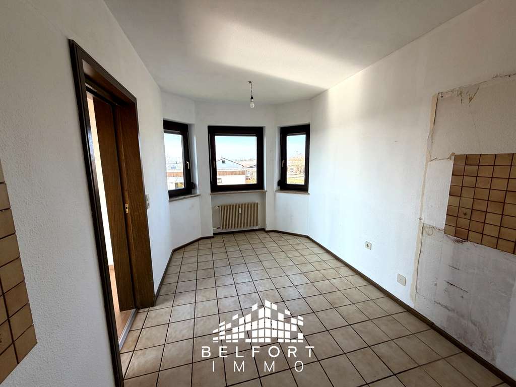 Immobilie in Dittelbrunn - ZU VERKAUFEN: SONNIGE 3-ZIMMER-WOHNUNG MIT BALKON UND TIEFGARAGENSTELLPLATZ - Bild 2