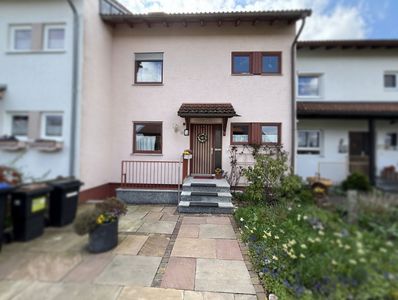 Gepflegtes Reihenmittelhaus mit Einliegerwohnung und Dachterrasse in Isny im Allgäu