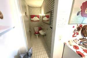 Muss man gesehen haben!
Ansprechendes Haus in begehrtem Umfeld, mit Tiefgaragenplatz und Potential! – Düren (Kreis) – Vorschaubild 11