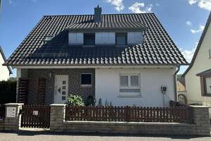 Charmantes Einfamilienhaus mit großzügigem Wohnbereich