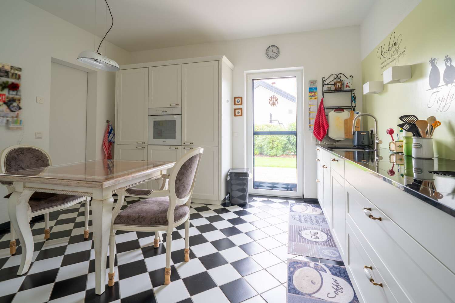 Immobilie in Wutach - Barrierefreier Neubau-Bungalow - über 70 % energieautark - Smart Home, PV & stilvolle Gartenanlage - Bild 1