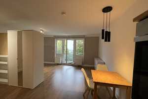 Helle 1,5-Zi-Wohnung mit Balkon und Einbauküche in Kirchheim, teilweise möbliert