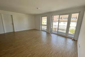 Mit Chick und Charme: 3 Zimmer mit Balkon, moderne Ausstattung, Einbauküche, Tageslichtbad, Aufzug – Biklenstraße 10, 70327 Untertürkheim (Ortsteil), Stuttgart – Vorschaubild 2