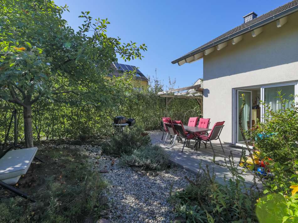 Rückansicht, Terrasse und Gart