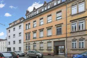 Eine gute Adresse für Ihr Geld!
Wohn- und Geschäftshaus in Karlsruhe-Mühlburg zu verkaufen. – Die vollständige Adresse der Immobilie erhältst du vom Anbieter., 76185 Mühlburg, Karlsruhe – Vorschaubild 1
