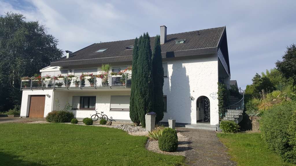 Immobilie in Bühlertann - Großzügiges Einfamilienhaus mit Einliegerwohnung  - Bild 0