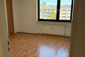 3 Zi+Küche in Rheydt / Balkon/  WBS erf. / Stellplatz optional – Dorfbroicher Straße 22, 41236 Rheydt, Mönchengladbach – Vorschaubild 1