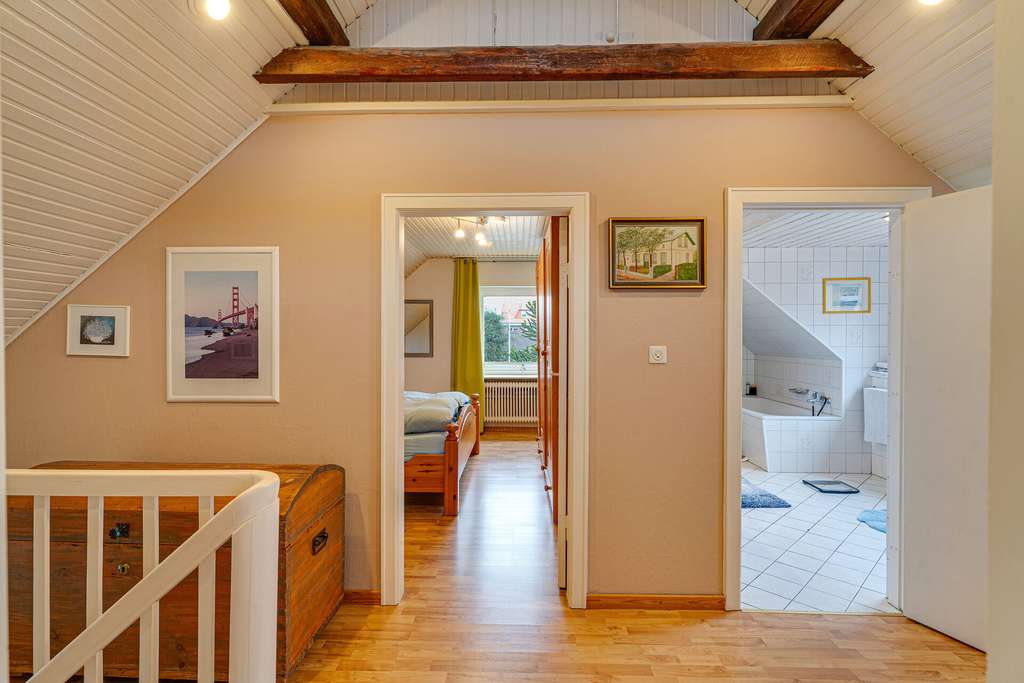 Immobilie in Harrislee - Zentral in Harrislee: Ca. 300 m² Wohn- und Nutzfläche – flexibel nutzbares Immobilienensemble - Bild 4