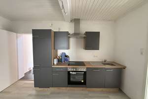 Gemütliche 2-Zimmer-Erdgeschosswohnung im 3-Familienhaus – Frisch Renoviert  Top Angebunden