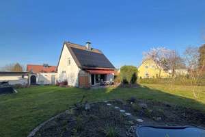 Ihr neues Zuhause als Familie:
Gepflegtes Wohnhaus mit großem Garten in Soest-Deiringsen! – Die vollständige Adresse der Immobilie erhältst du vom Anbieter., 59494 Soest – Vorschaubild 2
