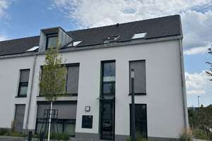Neubau: Fünf-Zimmer-Wohnung mit ca. 30 m² großer Dachterrasse