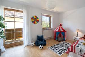 Wohnen am Feldrand – familienfreundliche DHH mit viel Platz und besonderer Wohnatmosphäre – Die vollständige Adresse der Immobilie erhältst du vom Anbieter., 83620 Feldkirchen-Westerham – Vorschaubild 13