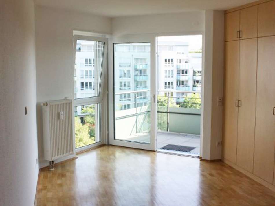 Schlafzimmer mit Zugang zur hi