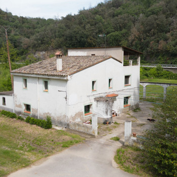 Rustikales Bauernhaus zu renovieren mit vielen Möglichkeiten.