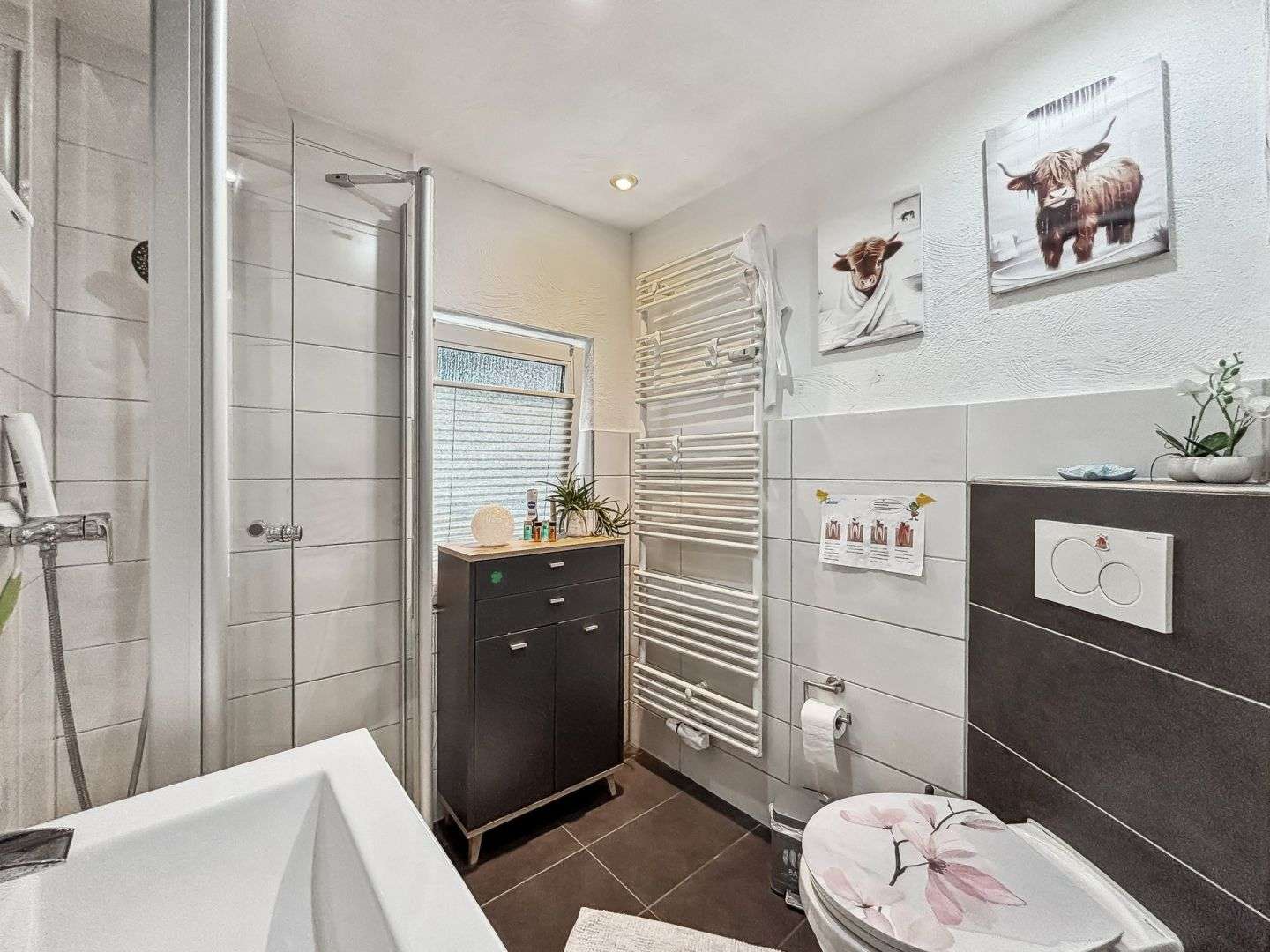 Immobilie in Simmerath - Solide Kapitalanlage: Leben, wo andere Urlaub machen - 3-Familienhaus in Simmerath-Woffelsbach - Bild 0