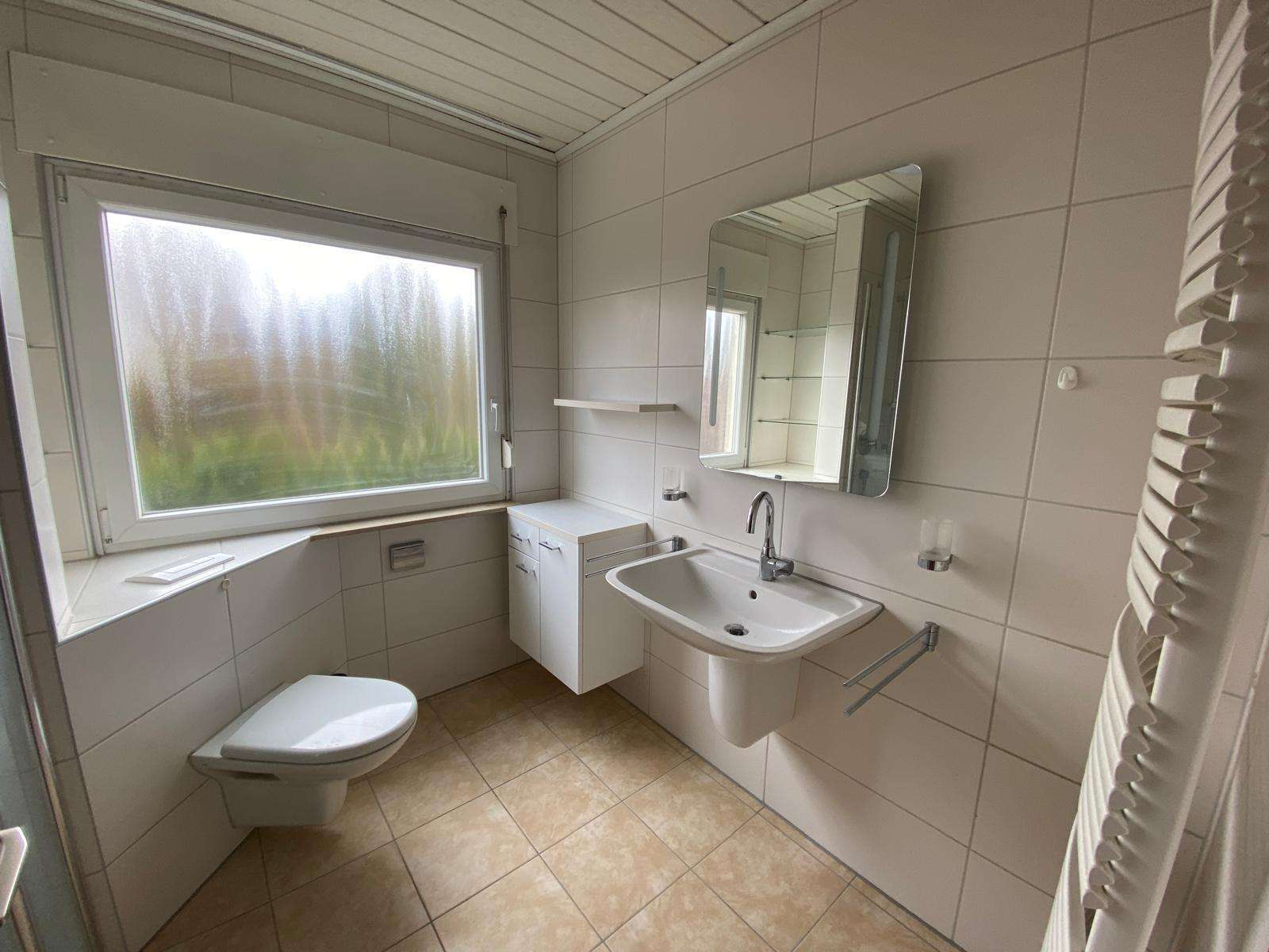 Immobilie in Ebermannstadt - Doppelhaushälfte mit Garten, Garage und viel Platz für die Familie - Bild 1