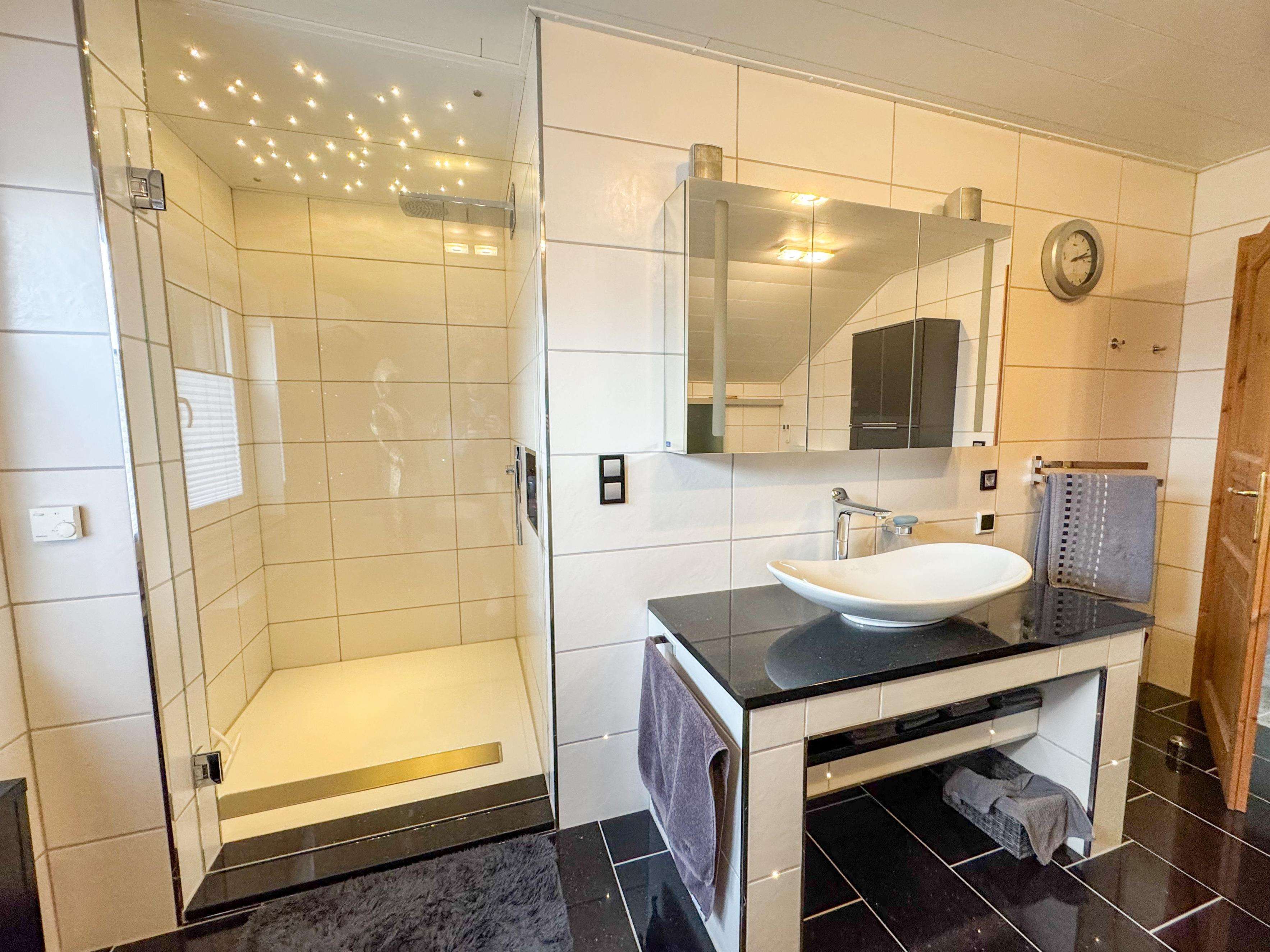 Immobilie in Bell - Maritimer Wohntraum mit Wellnessoase Innen & Außen - Bild 0