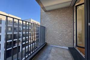 Lichtdurchflutete 3-Zimmerwohnung an der Spree mit Balkon und Einbauküche – Hedwig-Porschütz-Str. 8, 10557 Moabit, Berlin – Vorschaubild 11