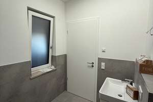 ERSTBEZUG: Exklusive 2-Zimmer Dachgeschosswohnung mit hochwertiger Einbauküche & Balkon in Mailing – Brunellenstraße 8, 85055 Mailing, Ingolstadt – Vorschaubild 13