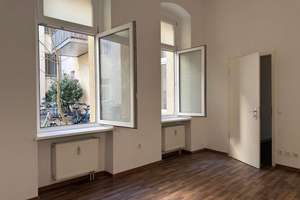 Wohnen zwischen Naturidyll und urbanem Flair: Bezugsfreie 2-Zimmer-Erdgeschosswohnung im Altbau!