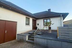 Kernsanierter Bungalow mit Garten, Garage und großem Grundstück
