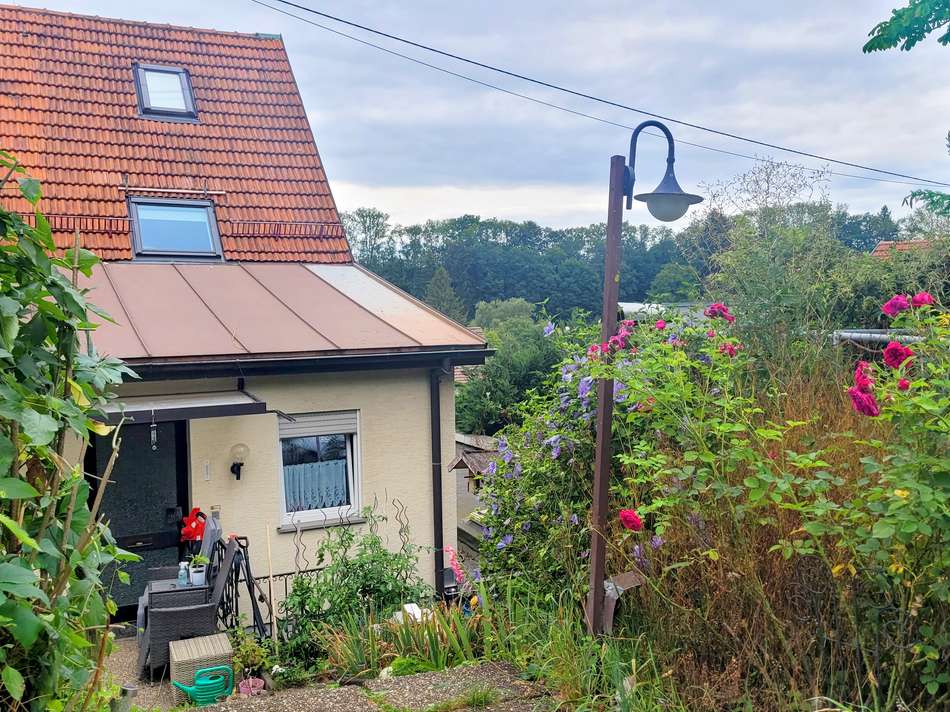 Eingang zur Wohnung links