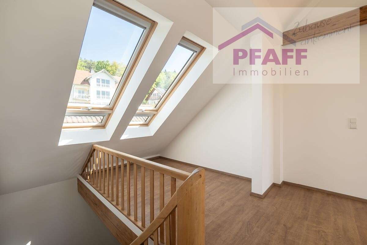 Immobilie in Gailingen am Hochrhein - Zuhause ankommen in Gailingen! Geteiltes Zweifamilienhaus mit schönem Garten + vielen Möglichkeiten - Bild 1