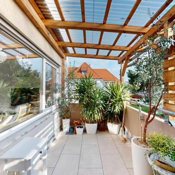 Ruhige 4,5 Zi. Wohnung mit Balkon, neuwertiger Küche und Aussenstellplatz in zentraler Lage Grenzach