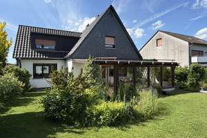 Ankommen. Wohlfühlen. Zuhause sein. – Freistehendes Wohnhaus in begehrter Lage von Mülheim-Saarn – Die vollständige Adresse der Immobilie erhältst du vom Anbieter., 45481 Saarn, Mülheim an der Ruhr – Vorschaubild 2