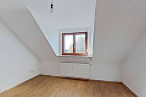 Schöne 2-Zi.-Dachgeschosswohnung mit Tageslichtbad – Freiherr-vom-Stein-Straße 9, 51379 Opladen, Leverkusen – Vorschaubild 2