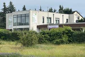 Exklusiv I Eleganz I Eingeschränkt I Wohnkomfort in lichtdurchfluteter Betriebsleiterwohnung