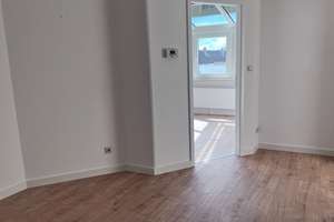 Schöne, helle 3 ZKB Dachgeschosswohnung in der Lister Meile in Hannover! – Lister Meile 56, 30161 List, Hannover – Vorschaubild 2