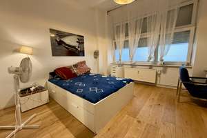 +++ Sanierte 2-Zimmer-Altbauwohnung mit ca. 34 m² Nutzfläche im UG +++