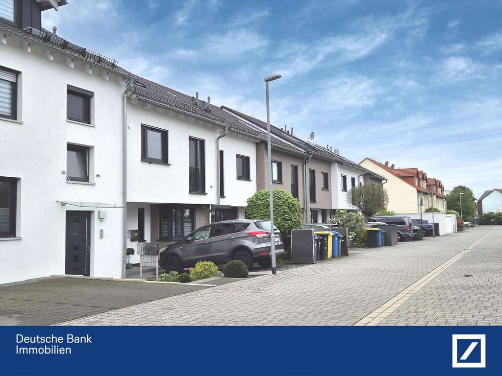 Neuwertiges Reihenhaus mit viel Platz und Keller - Sahnestück in Jügesheimer Feldrandlage mit S-Bahn
