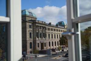 Stilvolle DG-Wohnung zwischen Schloss, Museumspark und Magniviertel – Magnitorwall 12, 38100 Innenstadt, Braunschweig – Vorschaubild 1