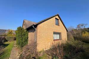 Großzügiges Einfamilienhaus mit großem Garten in ruhiger, gewachsener Lage und guter Infrastruktur – Die vollständige Adresse der Immobilie erhältst du vom Anbieter., 38300 Wolfenbüttel – Vorschaubild 3