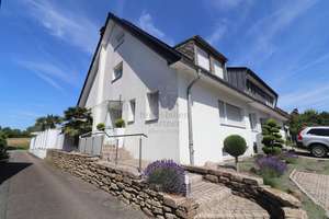 Lebensqualität pur: Traumhaus mit  Gartenparadies, Pool und unverbaubarem Weitblick.