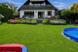 Mehr Raum fürs Leben - Familienhaus mit Pool, Gartenparadies, Dachterrasse & vollunterkellert
