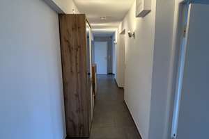 Stilvolle 3-Zimmer-Wohnung mit Balkon und EBK in Wiesbaden – Bärenstraße 2, 65183 Mitte, Wiesbaden – Vorschaubild 2