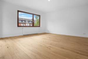 Schwachhausen: Erstbezug nach Sanierung - 3 Zimmer & Loggia – Emmastraße 80, 28213 Neu-Schwachhausen, Bremen – Vorschaubild 2