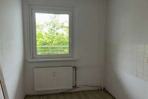Geräumige Familienwohnung mit Balkon sucht Sie! – Ahrenshooper Straße 10, 13051 Neu-Hohenschönhausen, Berlin – Vorschaubild 6
