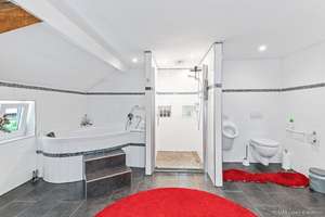 Mehrgenarationenhaus / Ferienhaus / Seminarhaus
Renoviert mit 3 Wohnungen / 686m² Wohfläche / Aufzu – Die vollständige Adresse der Immobilie erhältst du vom Anbieter., 84072 Au in der Hallertau – Vorschaubild 22