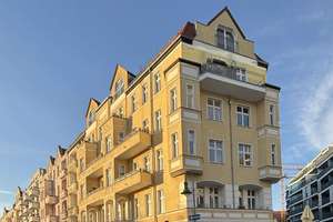 Dachgeschoss-Highlight im charmanten Altbau – Wohnen über den Dächern von Berlin!