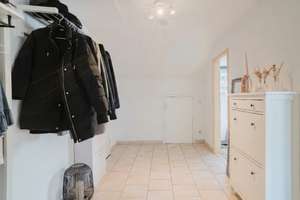 Zentrumsnahe Dachgeschosswohnung mit Garage in südlicher Vorstadt – Die vollständige Adresse der Immobilie erhältst du vom Anbieter., 56068 Süd, Koblenz – Vorschaubild 2